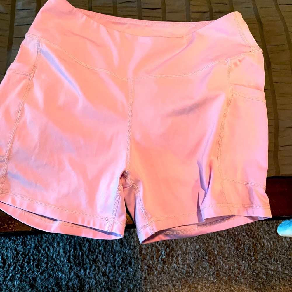 Medium pale pink ruched shorts